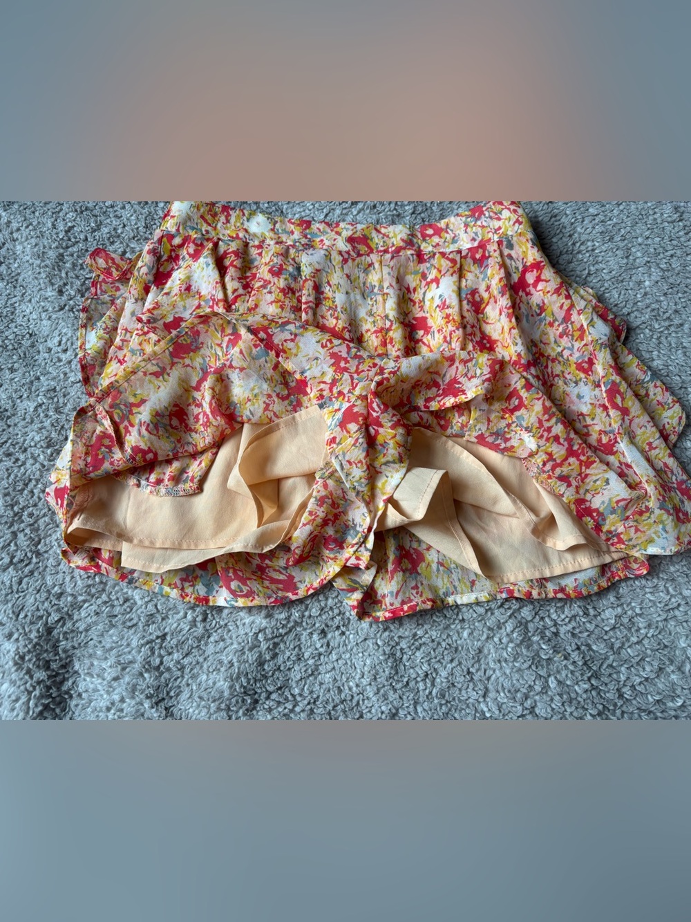BCBGeneration Guava Multi Ruffle Shorts Small - Picture 5 of 6